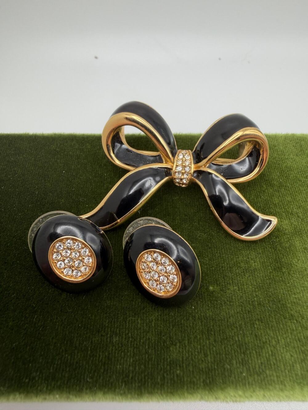 VINTAGE SAL SWAROVSKI GOLD PLATED BLACK ENAMEL & CRYSTAL BOW BROOCH & earrings